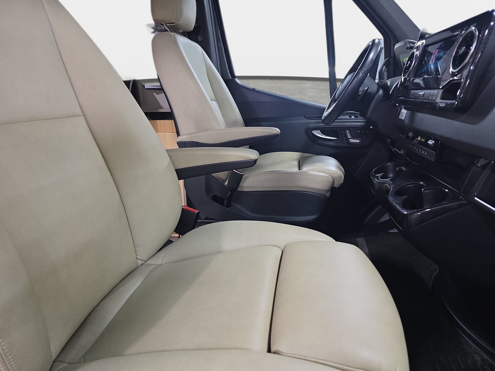Used 2020 Mercedes-Benz Sprinter 3500 image 10