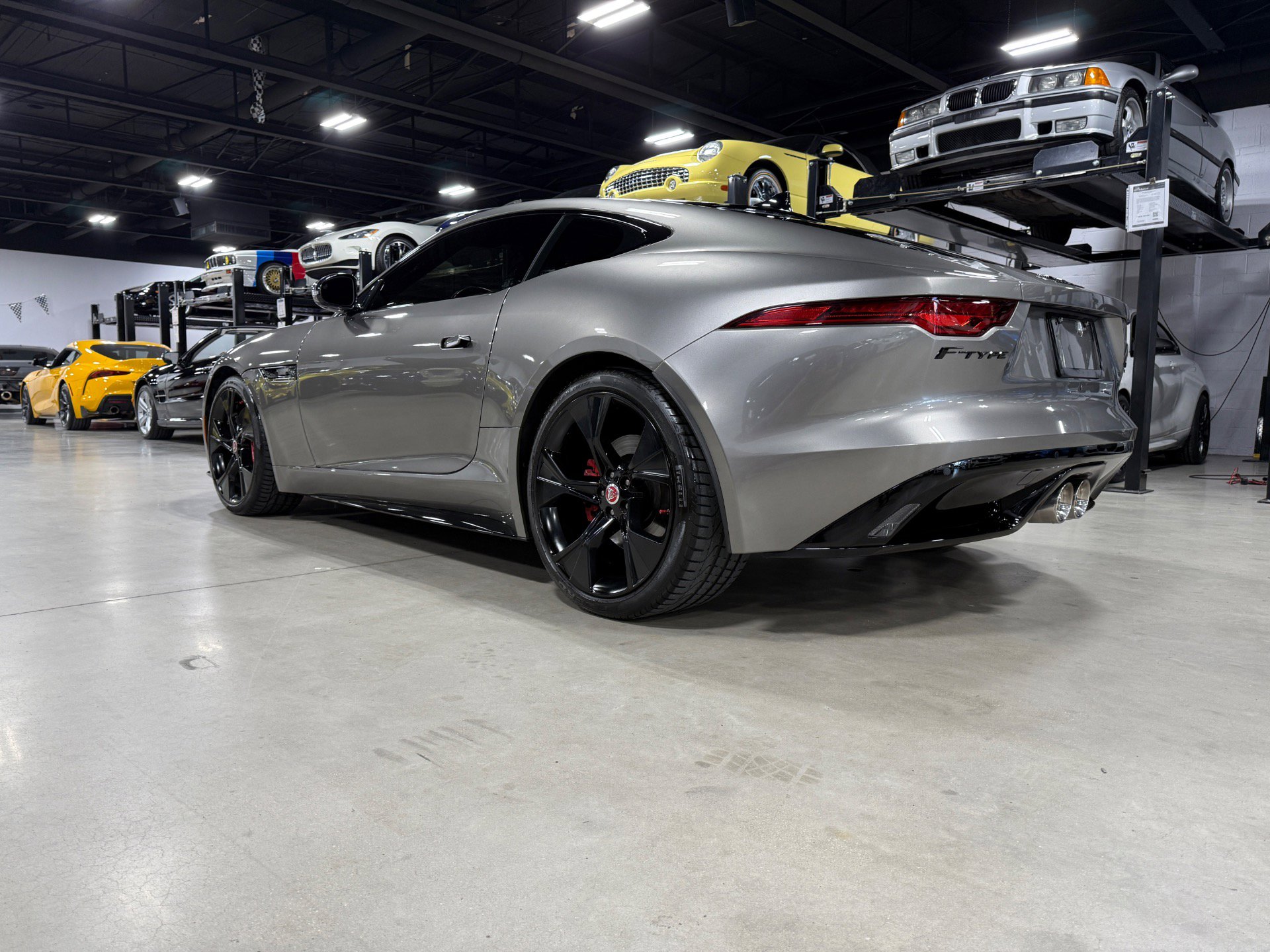 Used 2021 Jaguar F-TYPE R-Dynamic image 12