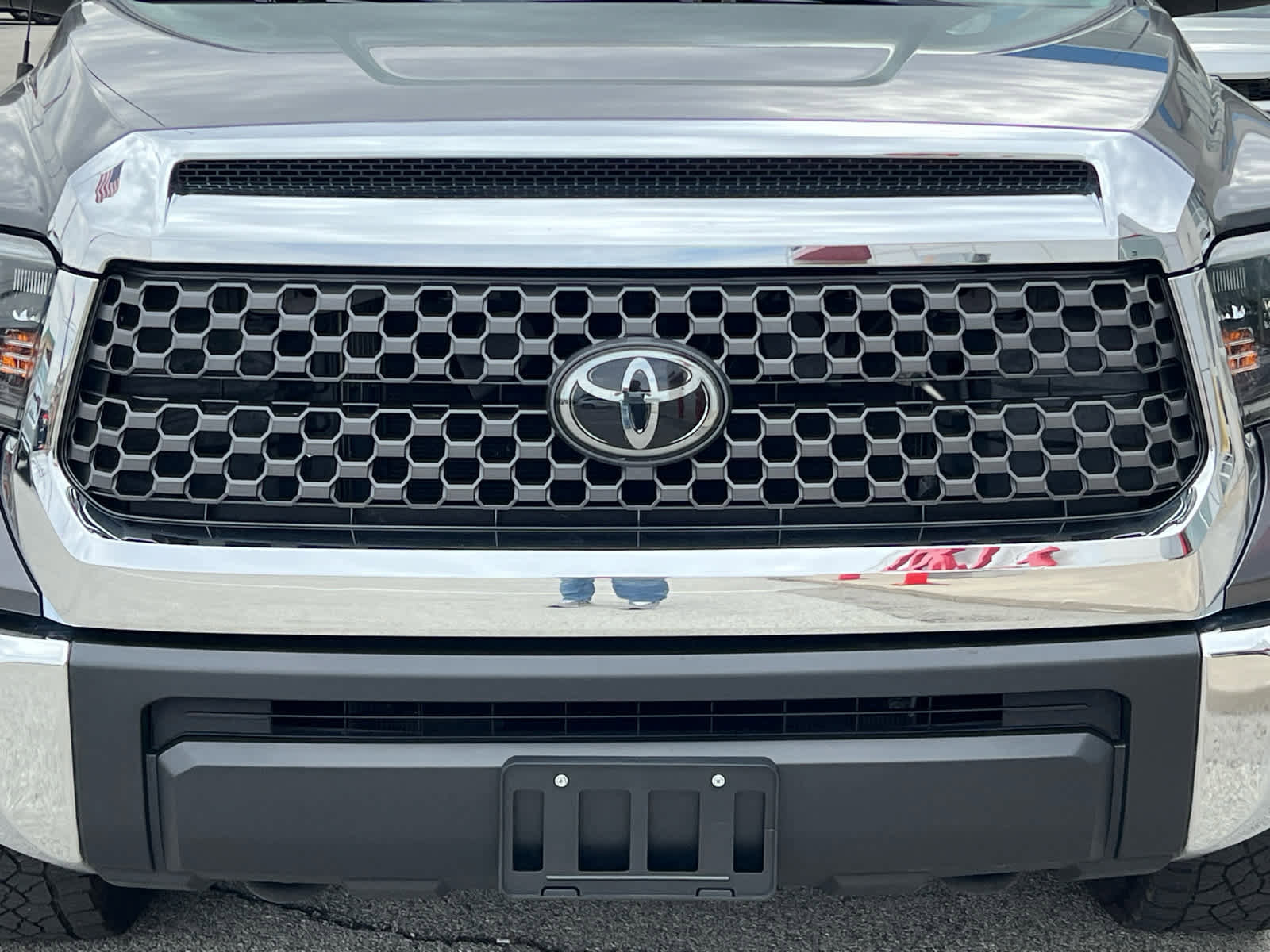 Used 2019 Toyota Tundra SR5 w/ TRD Off Road Package image 4