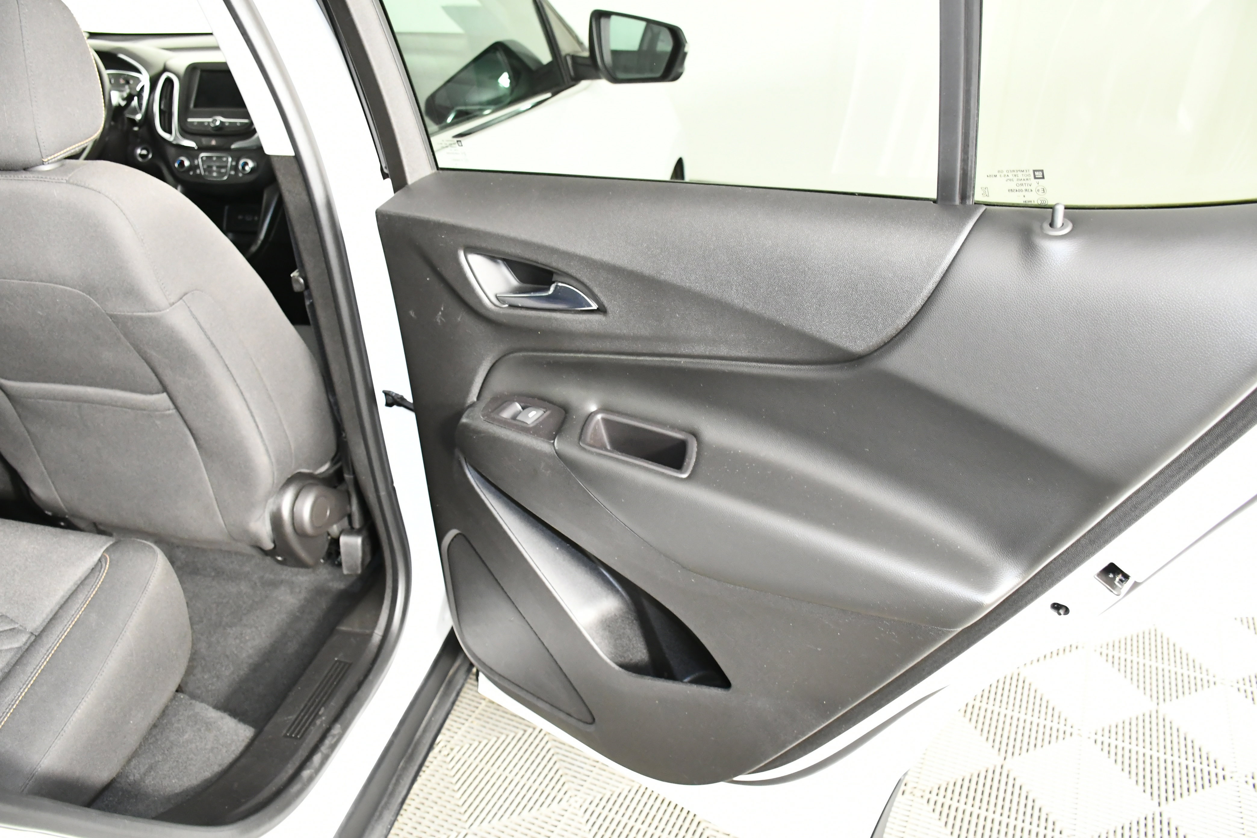 Used 2019 Chevrolet Equinox LT image 41