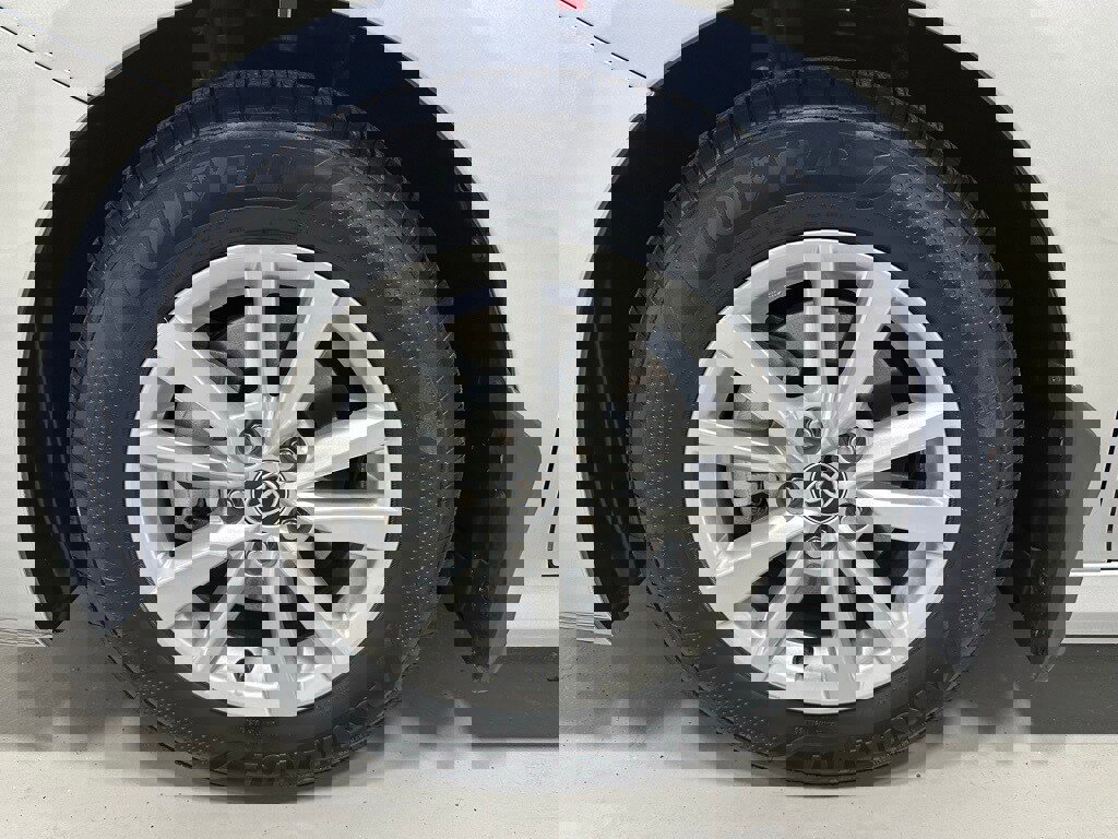 Used 2025 Toyota Camry LE image 63