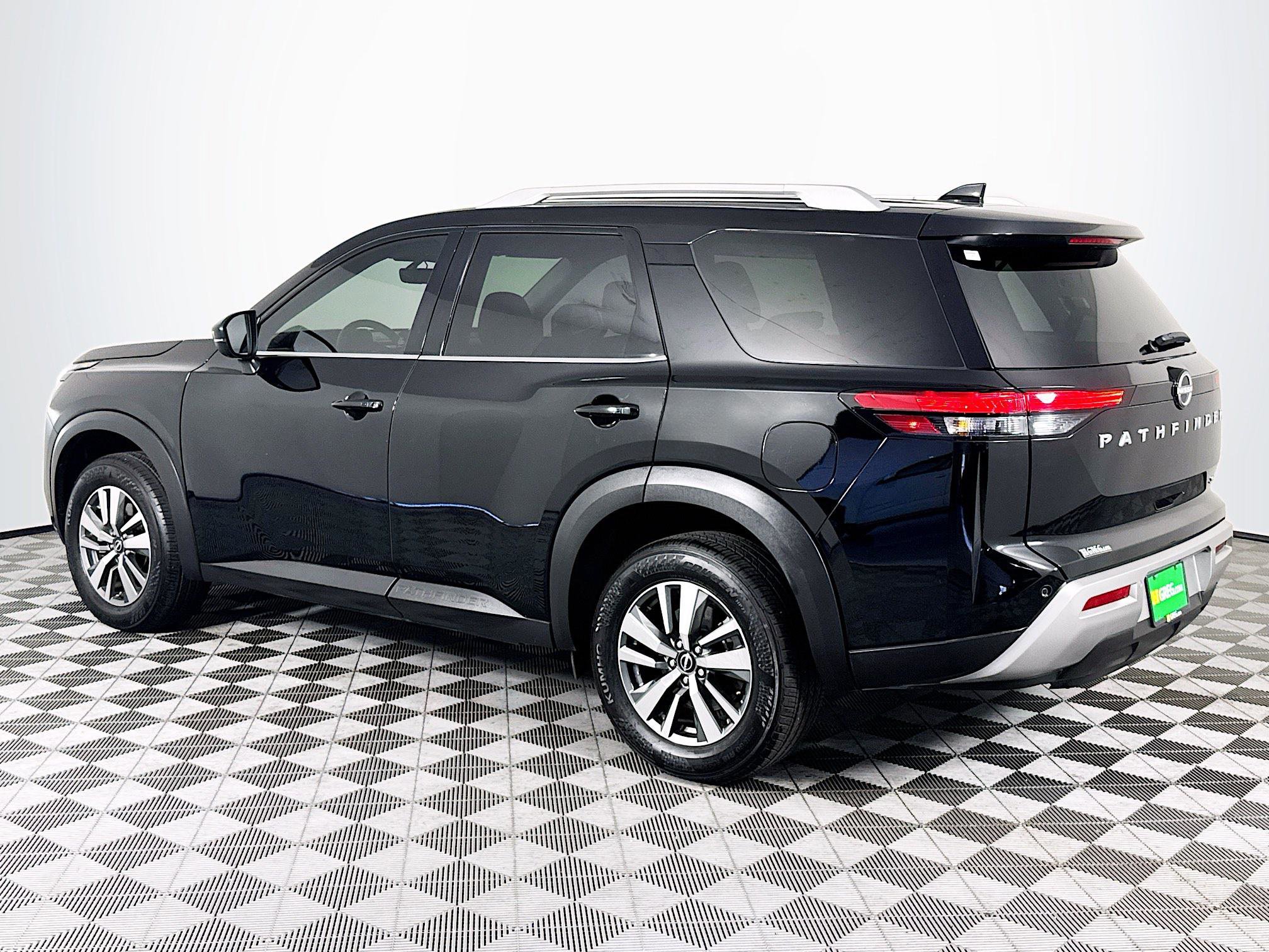 Used 2025 Nissan Pathfinder SL FWD image 6