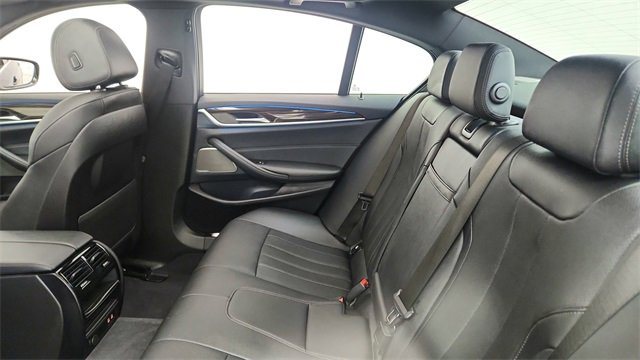 Used 2023 BMW 530e xDrive w/ Premium Package image 28