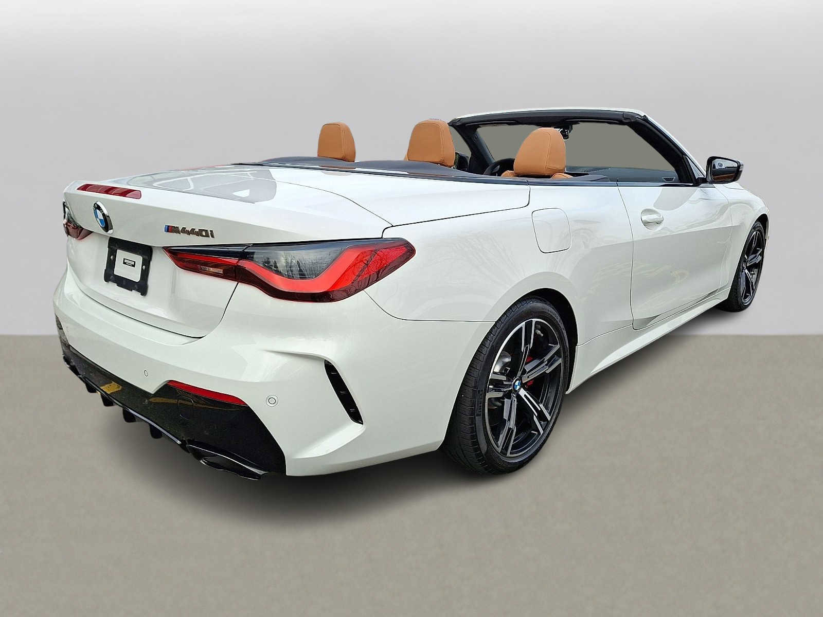 Used 2023 BMW 440i xDrive Convertible w/ Premium Package image 4