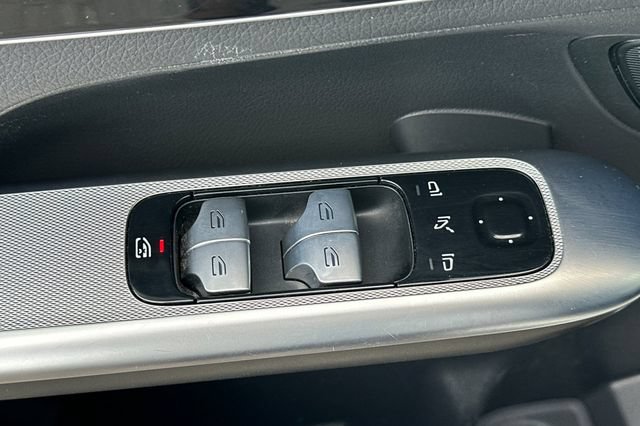 Used 2024 Mercedes-Benz GLC 300 image 12
