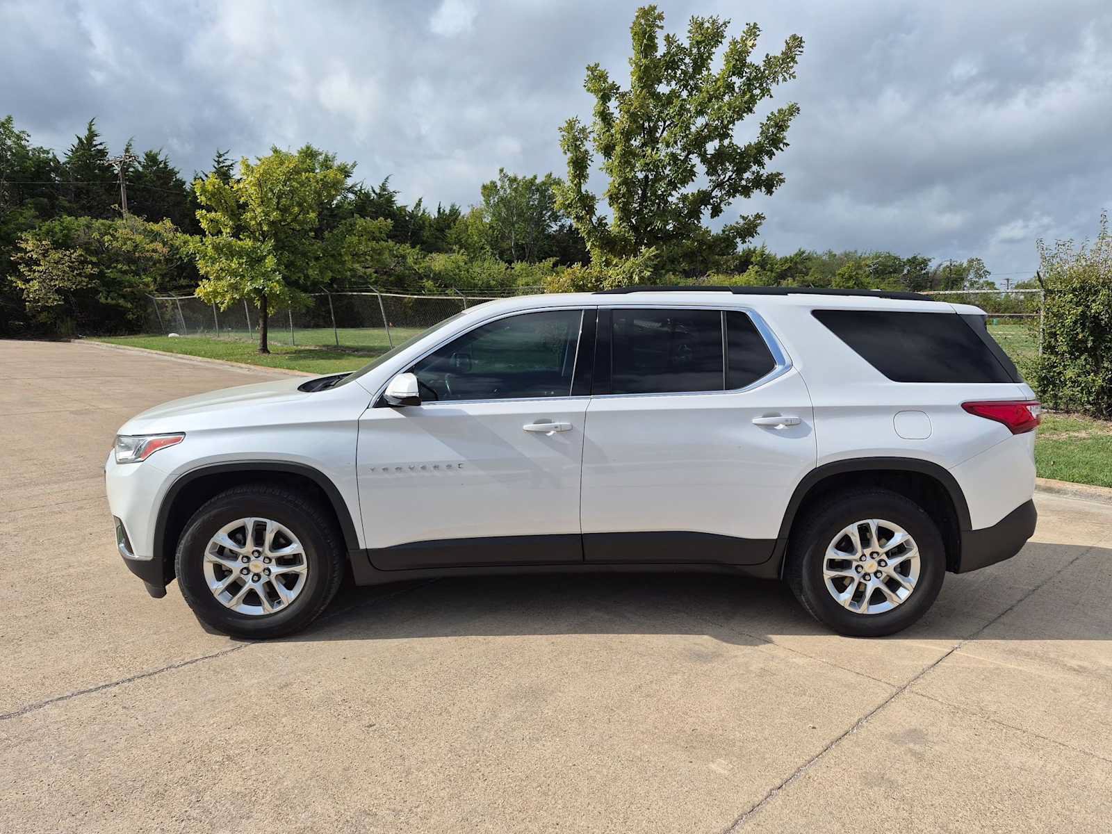 Used 2019 Chevrolet Traverse LT FWD image 11