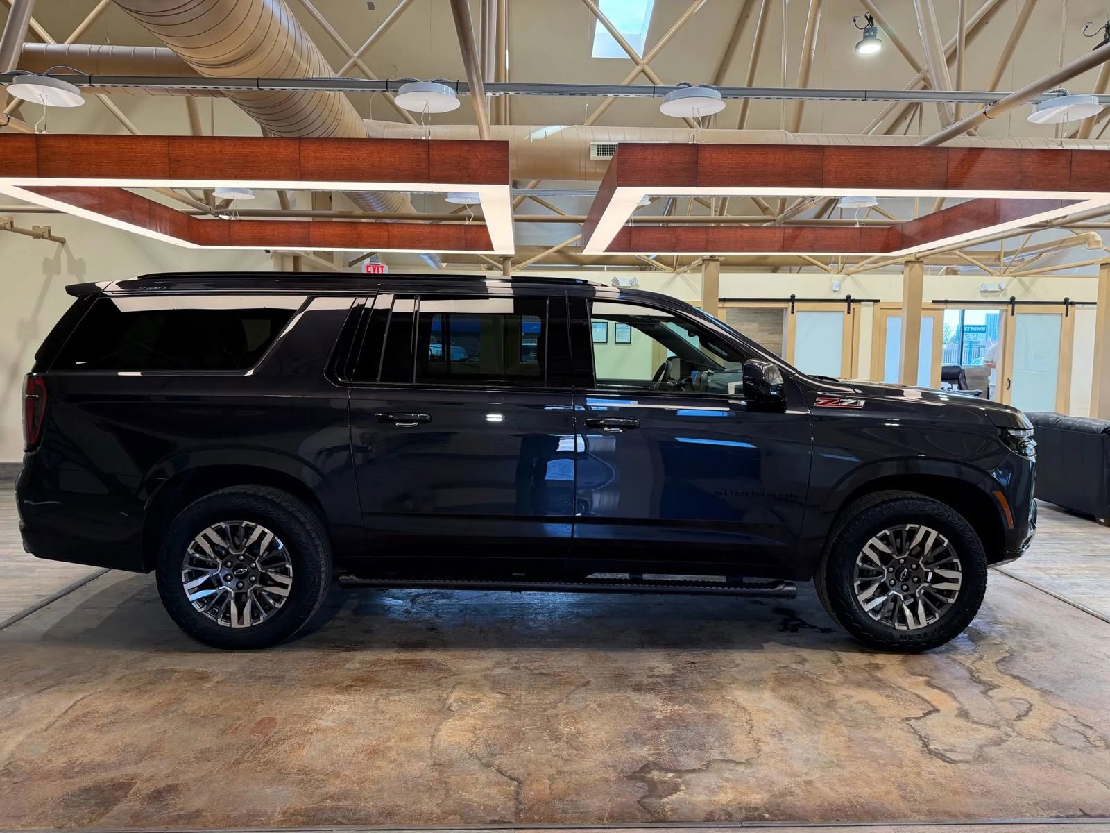 Used 2025 Chevrolet Suburban Z71 image 3