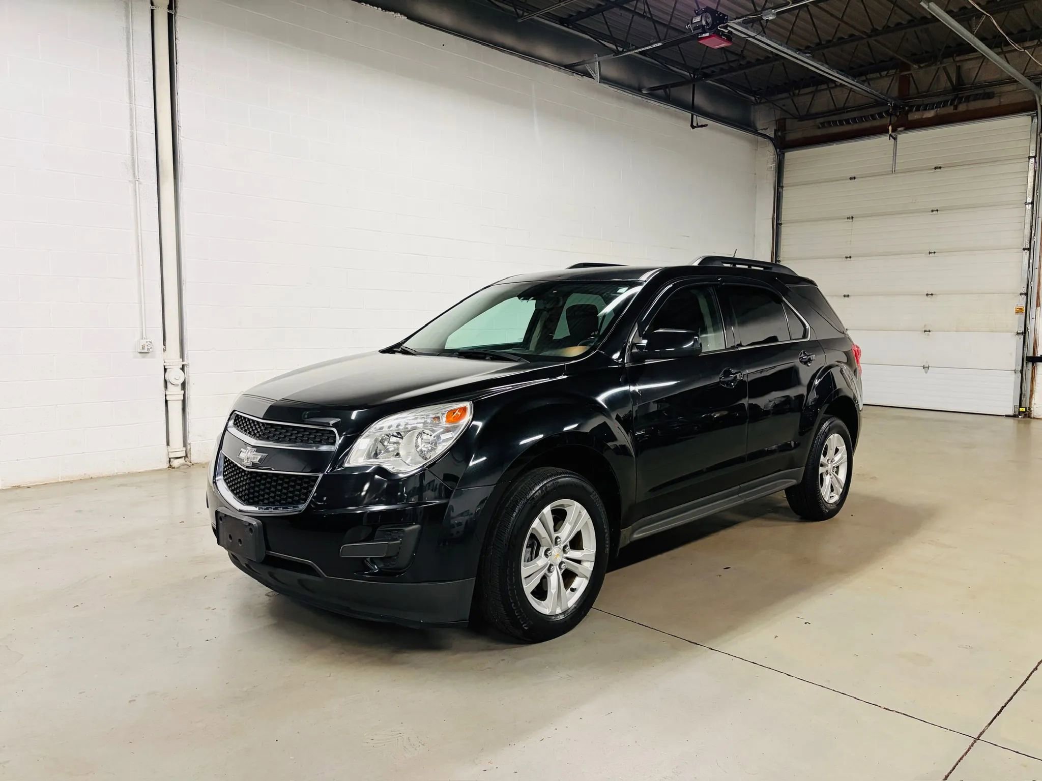 Used 2015 Chevrolet Equinox LT w/ Driver Convenience Package FWD image 2