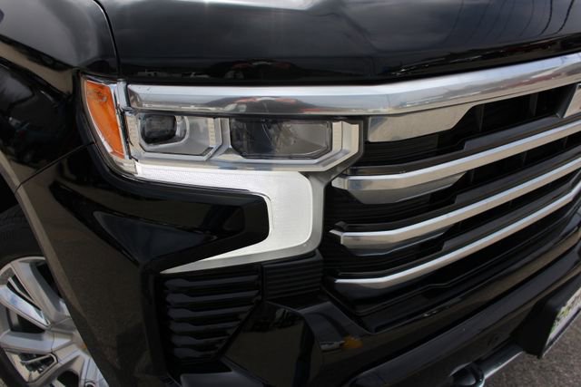 Used 2023 Chevrolet Silverado 1500 High Country w/ Technology Package image 5