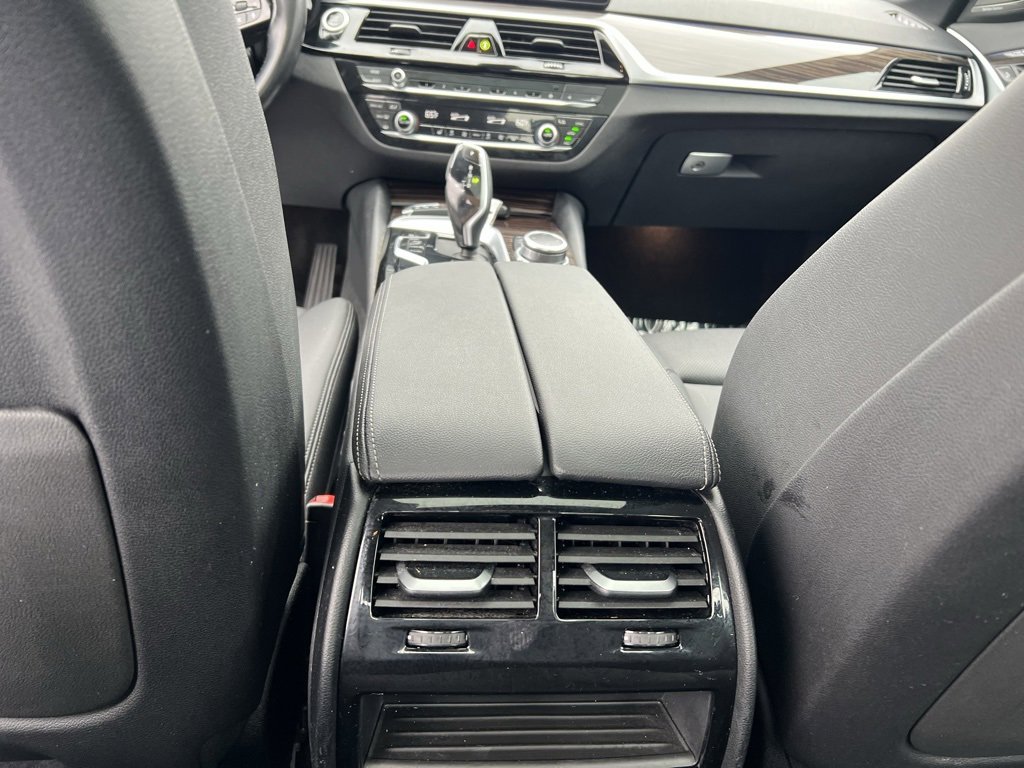 Used 2022 BMW 540i xDrive w/ Premium Package image 32