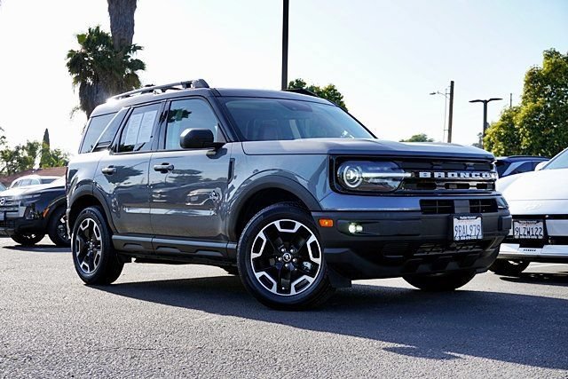 Used 2024 Ford Bronco Sport Outer Banks w/ Tech Package AWD/4WD image 2
