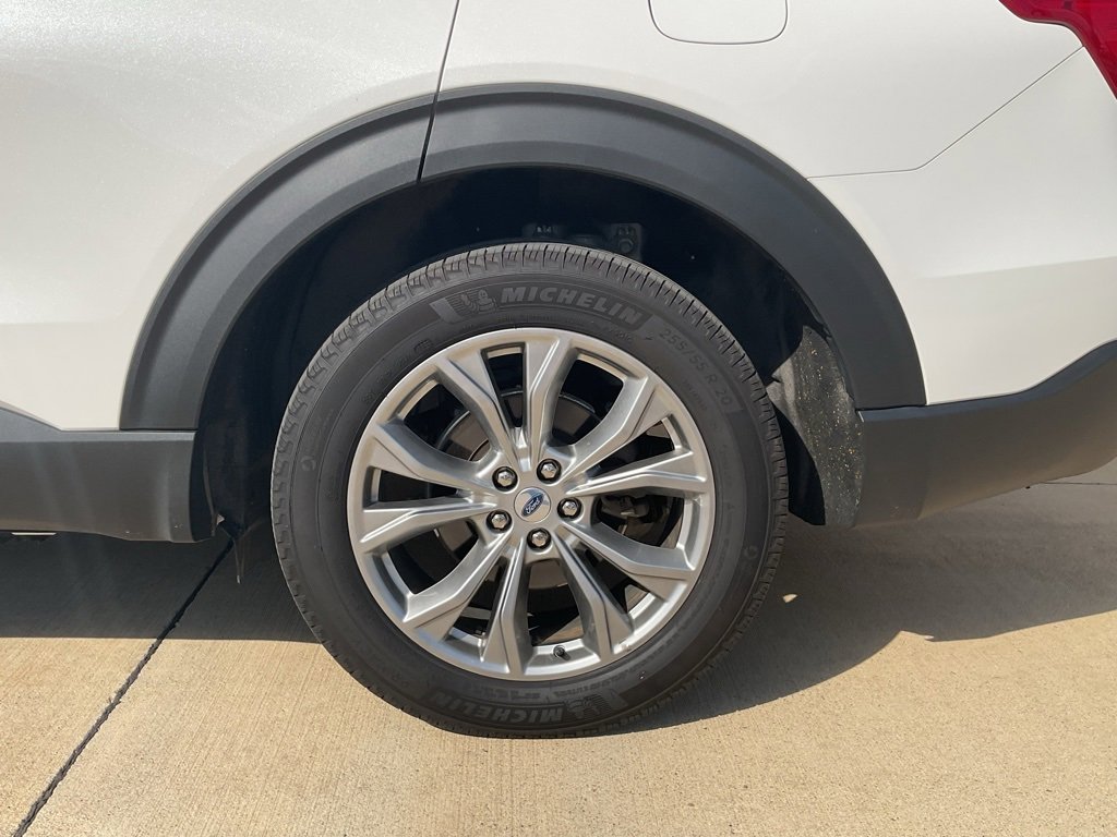 Used 2022 Ford Explorer XLT w/ Equipment Group 202A image 6