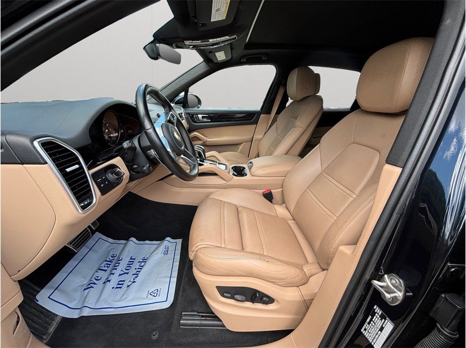 Used 2023 Porsche Cayenne S Platinum w/ Premium Package Plus AWD/4WD image 2
