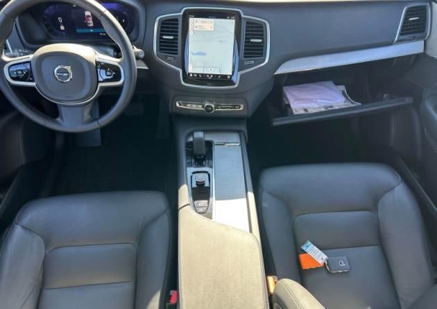 Used 2025 Volvo XC90 B5 Core image 5