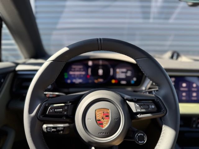 New 2025 Porsche Macan 4 Electric image 18