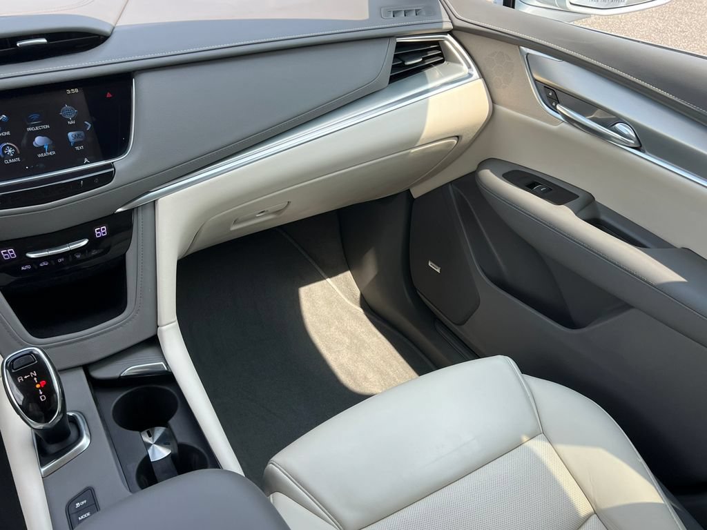 Used 2018 Cadillac XT5 Luxury w/ Driver Awareness Package AWD/4WD image 34