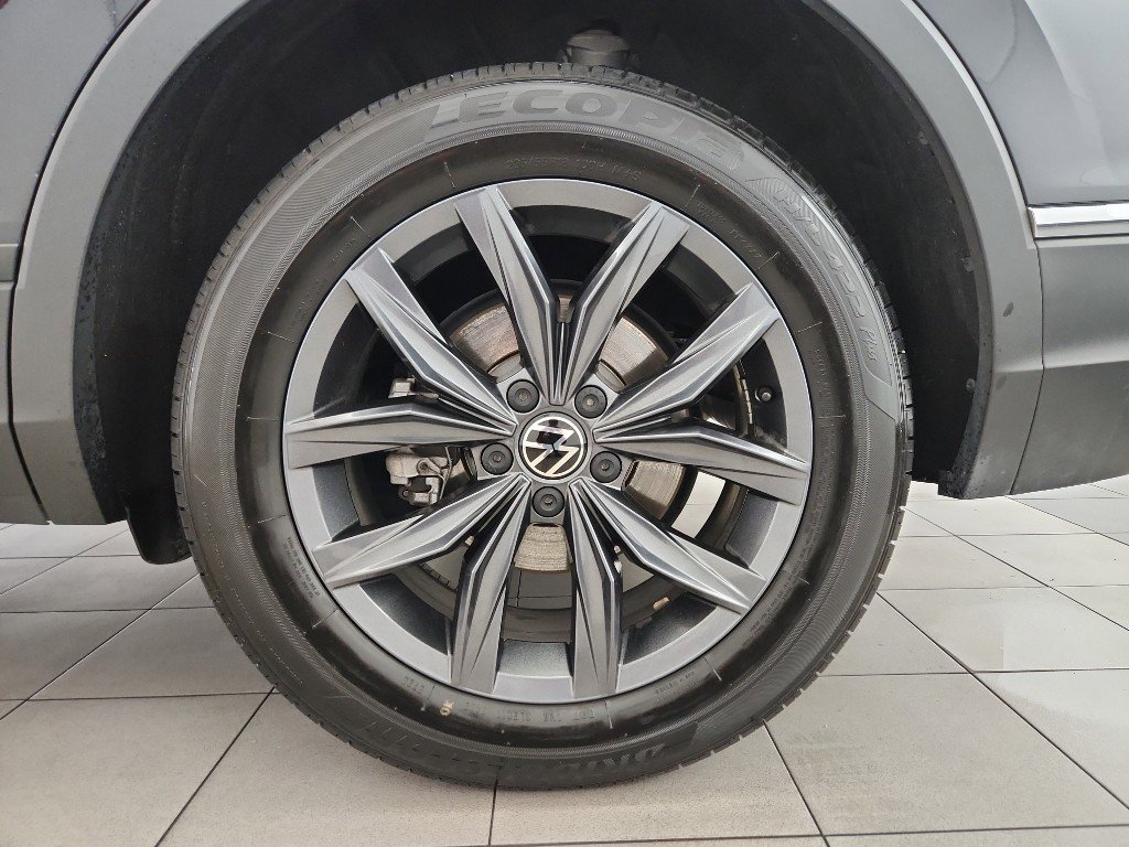 Certified 2023 Volkswagen Tiguan SE w/ Panoramic Sunroof Package image 37