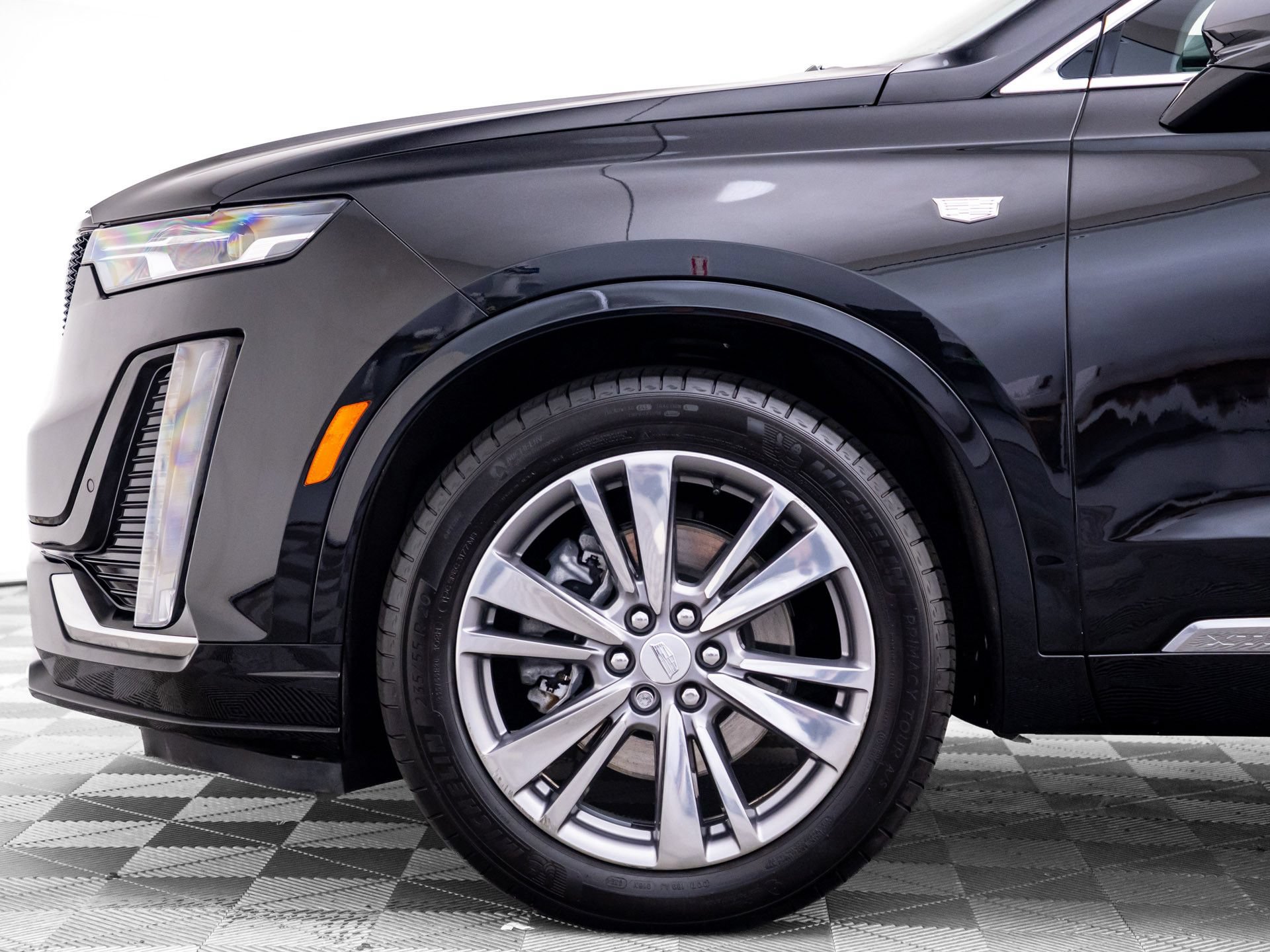 Certified 2024 Cadillac XT6 Premium Luxury w/ LPO, Floor Liner Package AWD/4WD image 41