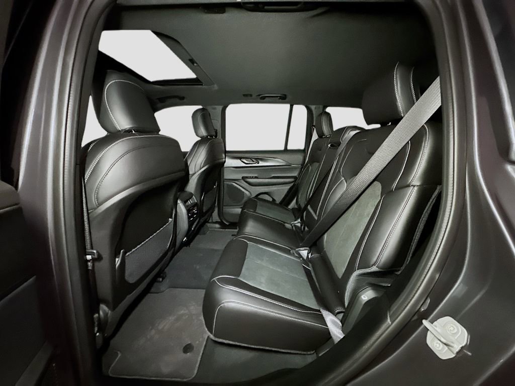 New 2025 Jeep Grand Cherokee 4WD image 15