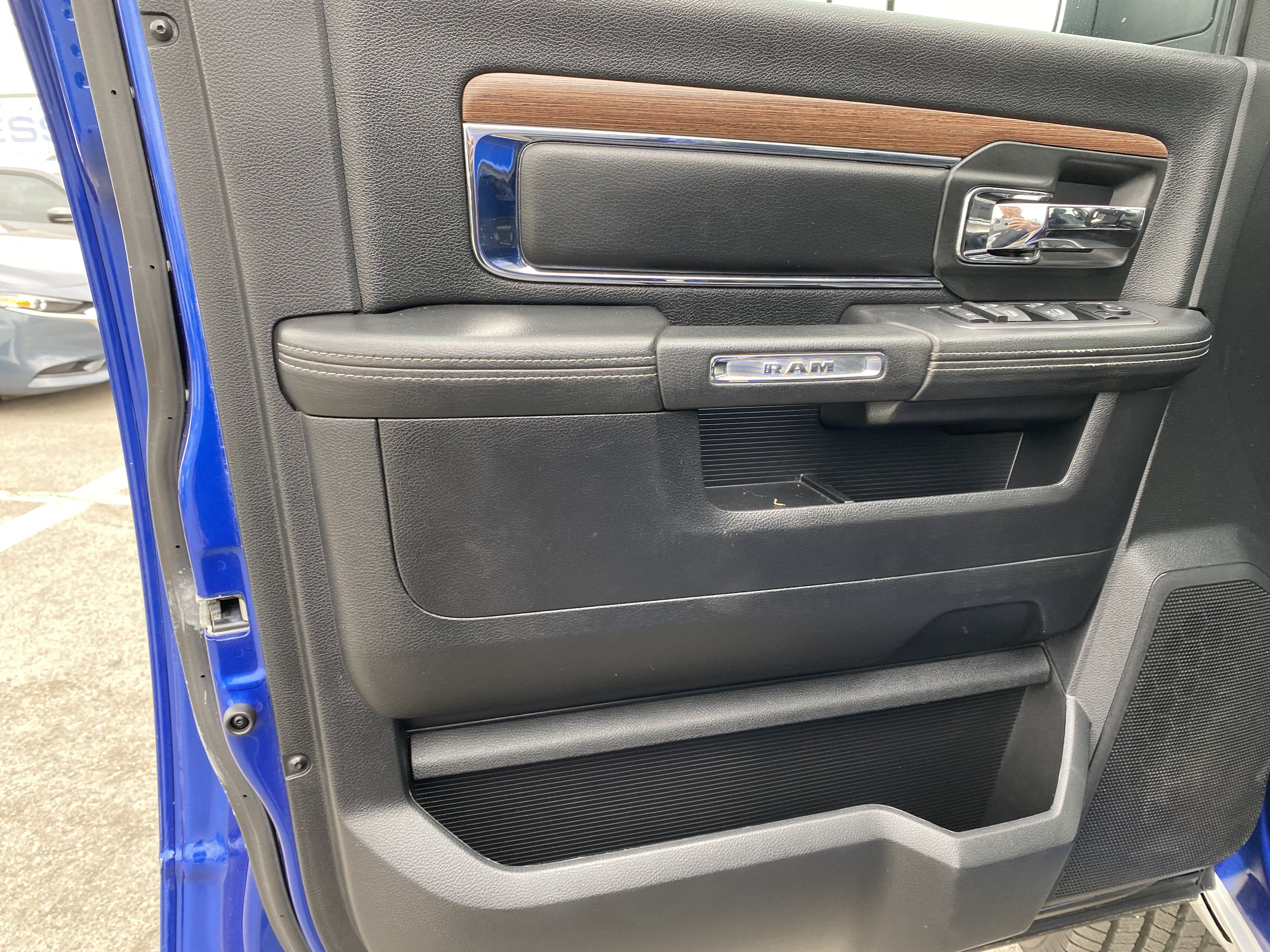 Used 2014 RAM 2500 Laramie w/ Convenience Group AWD/4WD image 18