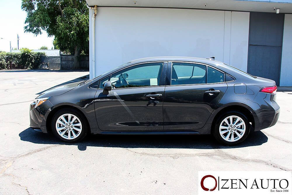 Used 2026 Toyota Corolla LE w/ LE Premium Package FWD image 4