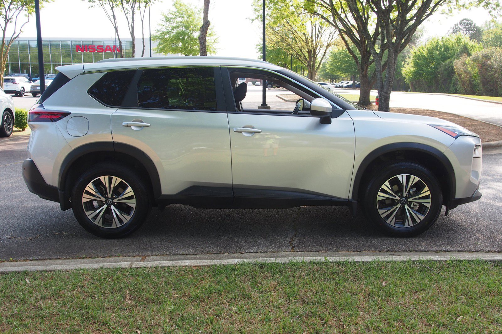 Used 2023 Nissan Rogue SV w/ SV Premium B Package AWD/4WD image 8