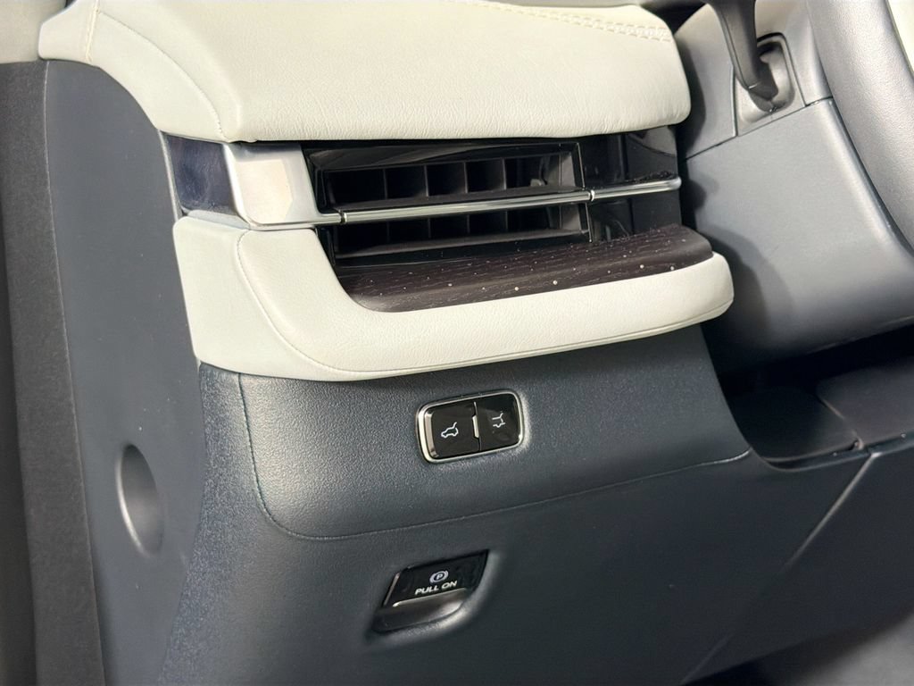 Used 2025 Lincoln Navigator L Black Label AWD/4WD image 10