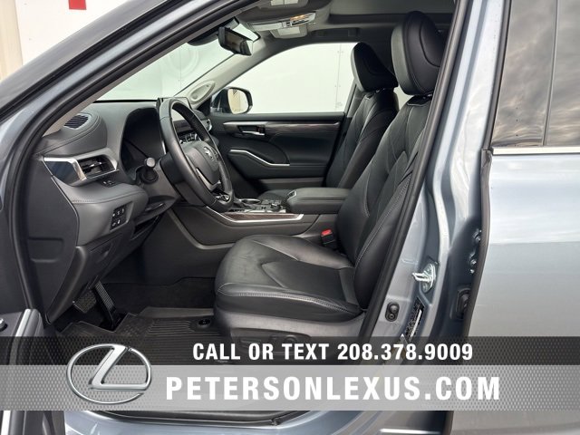 Used 2024 Toyota Highlander Platinum image 25