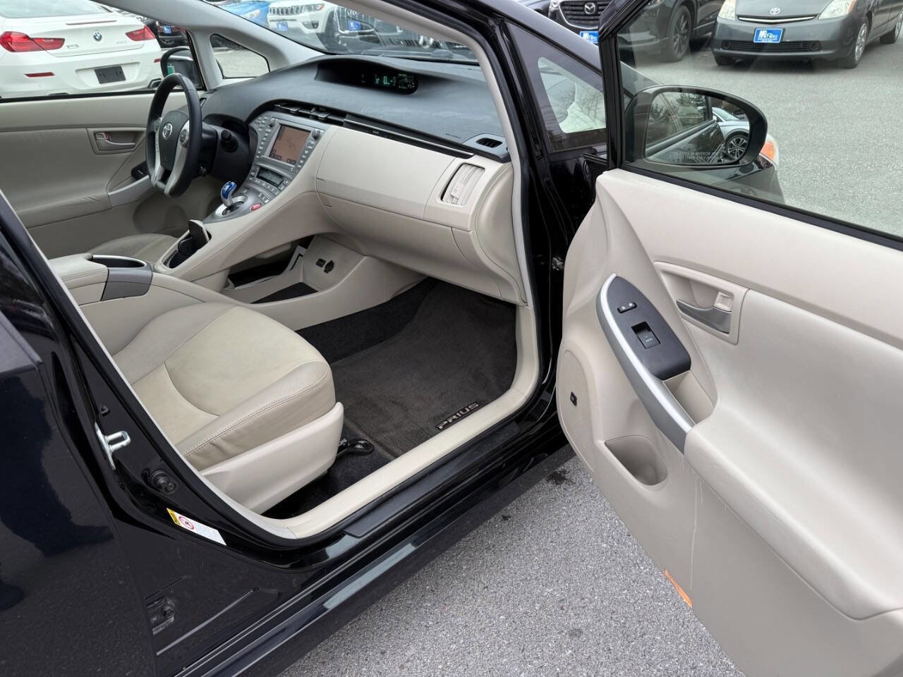 Used 2013 Toyota Prius Four w/ Deluxe Solar Roof Pkg FWD image 8