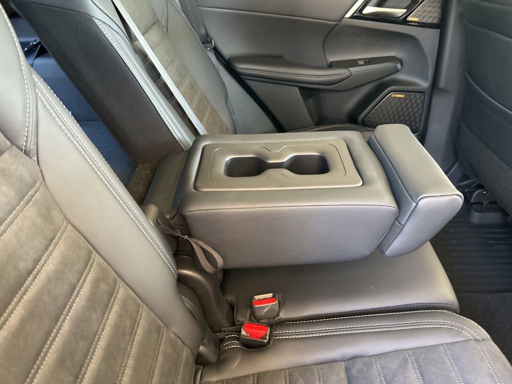 New 2025 Mitsubishi Outlander SE image 27
