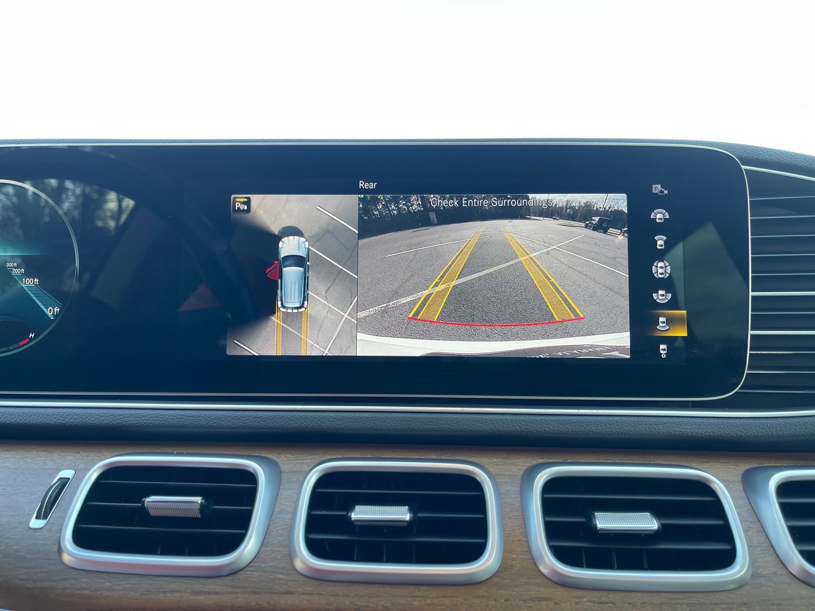 Used 2021 Mercedes-Benz GLE 350 w/ Premium Package image 6