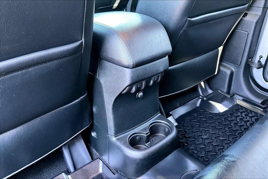 Used 2017 Jeep Wrangler Unlimited Sahara AWD/4WD image 10