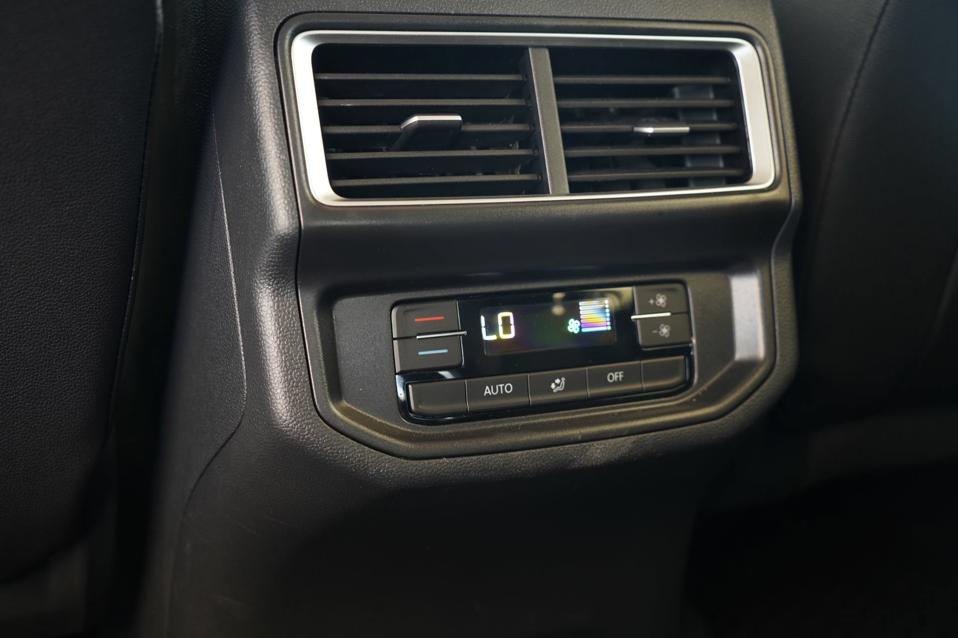 Certified 2026 Volkswagen Atlas SE FWD image 30