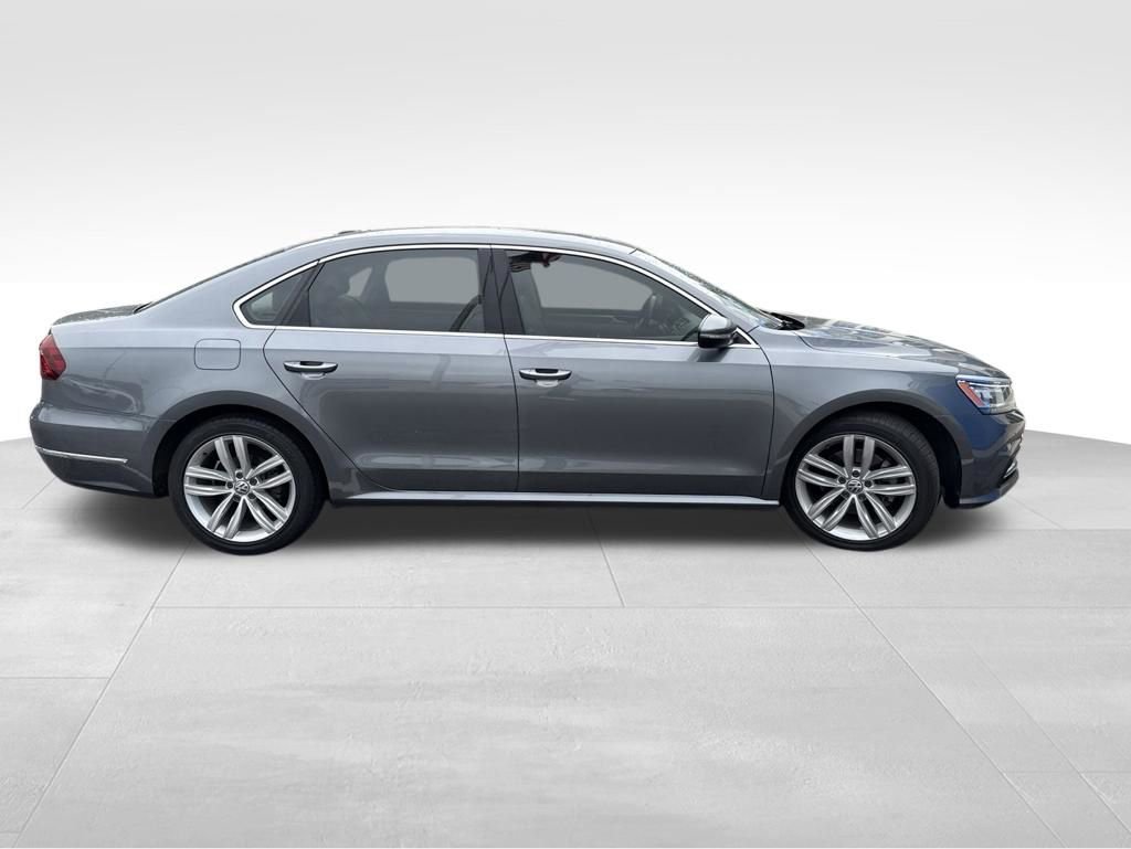 Used 2018 Volkswagen Passat 2.0T SE FWD image 18