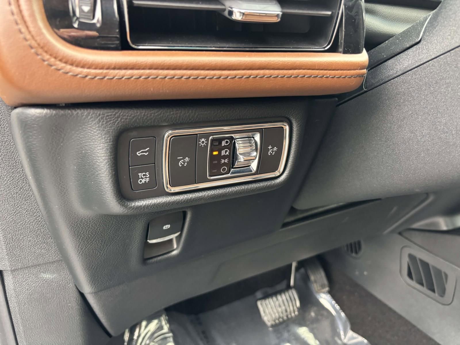 Used 2021 Lincoln Nautilus Reserve image 16