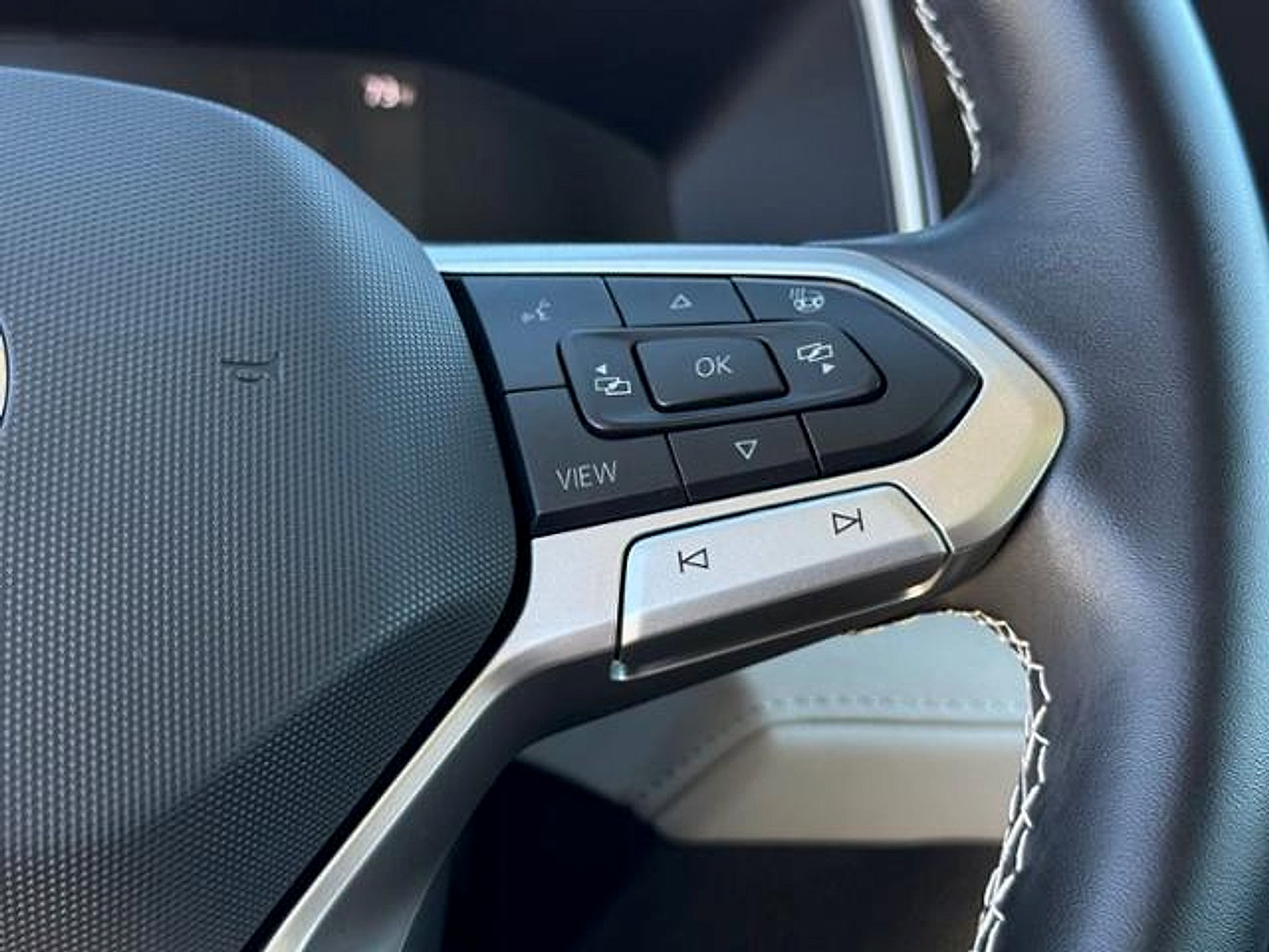 New 2026 Volkswagen Taos SE FWD image 17