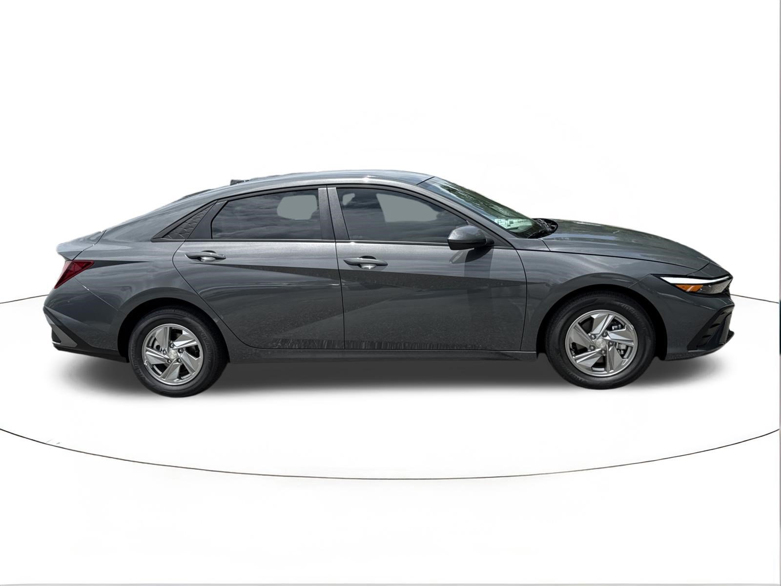 New 2026 Hyundai Elantra SE FWD image 2