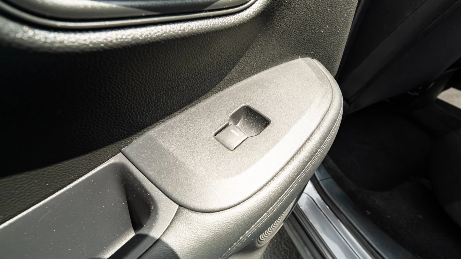 Used 2025 Honda HR-V LX image 23