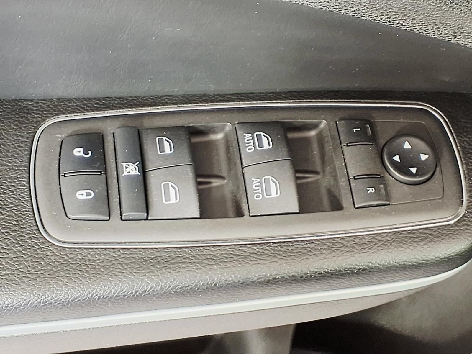 Used 2023 Chrysler 300 Touring RWD image 14