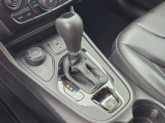 Used 2021 Jeep Cherokee Latitude Plus AWD/4WD image 34