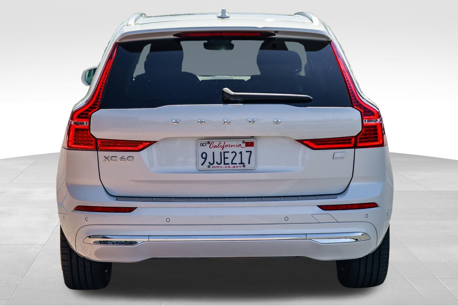 Used 2023 Volvo XC60 T8 Plus w/ Protection Package Premier AWD/4WD image 7