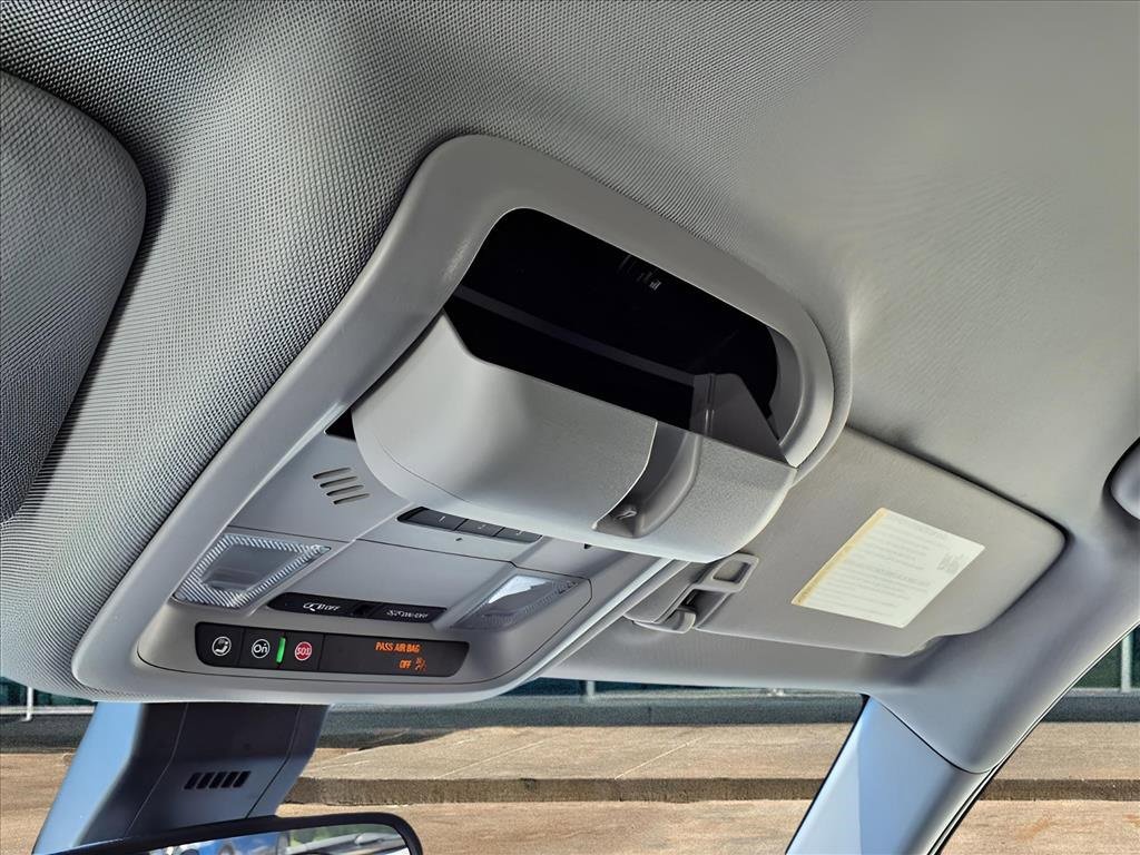 Used 2024 GMC Terrain SLT image 17