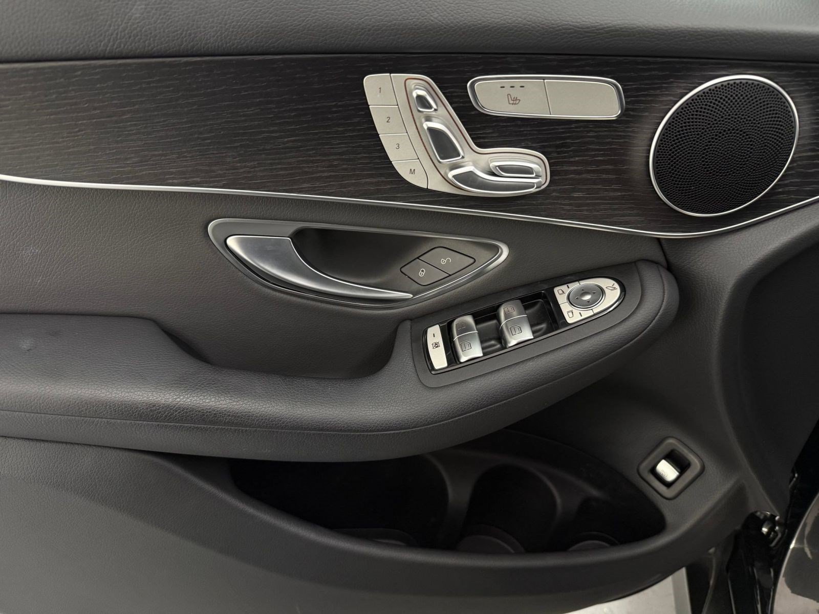 Used 2022 Mercedes-Benz GLC 300 image 11