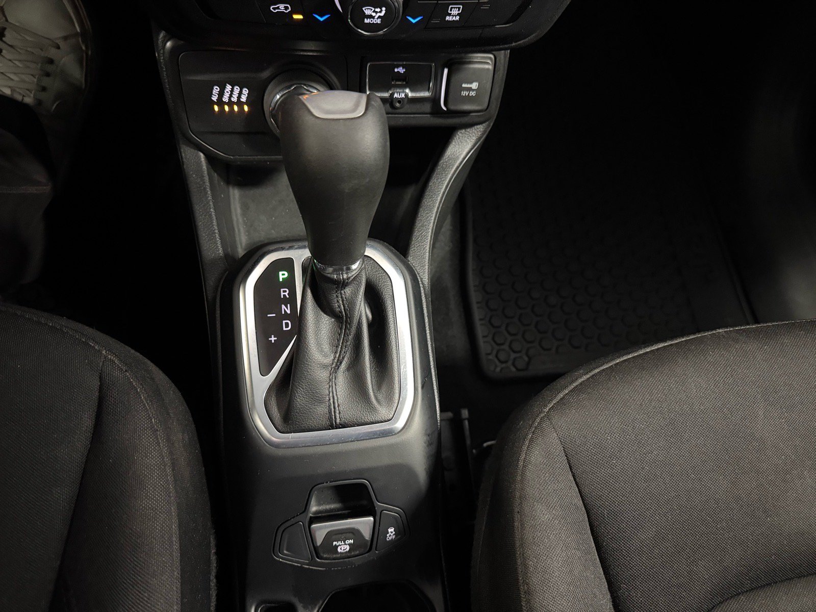 Used 2019 Jeep Renegade Latitude w/ Cold Weather Group AWD/4WD image 19