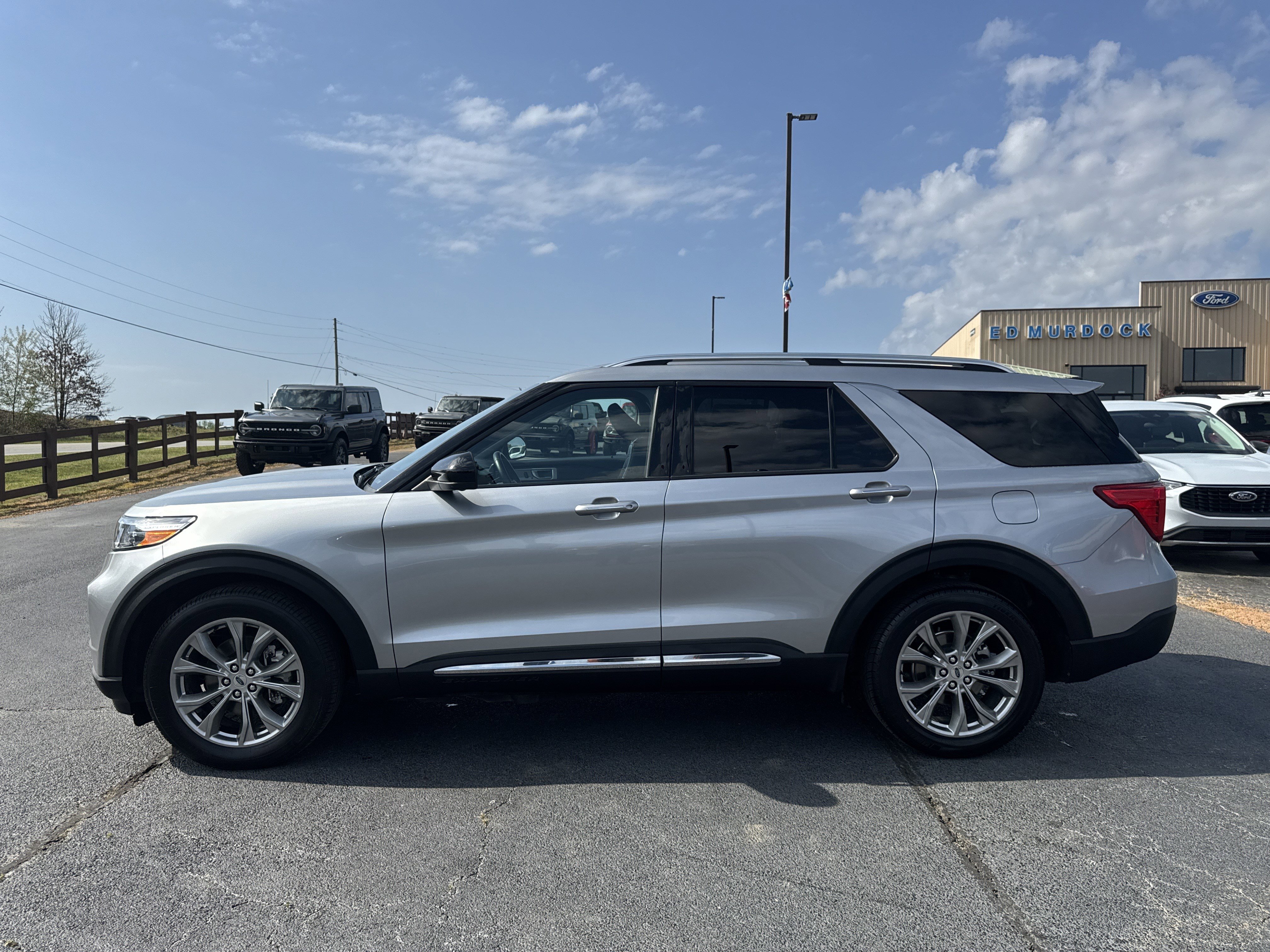 Certified 2023 Ford Explorer Limited RWD image 8