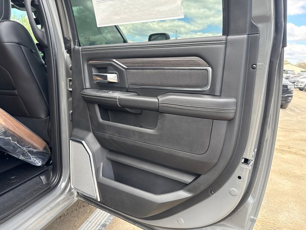 New 2026 RAM 2500 Laramie AWD/4WD image 30