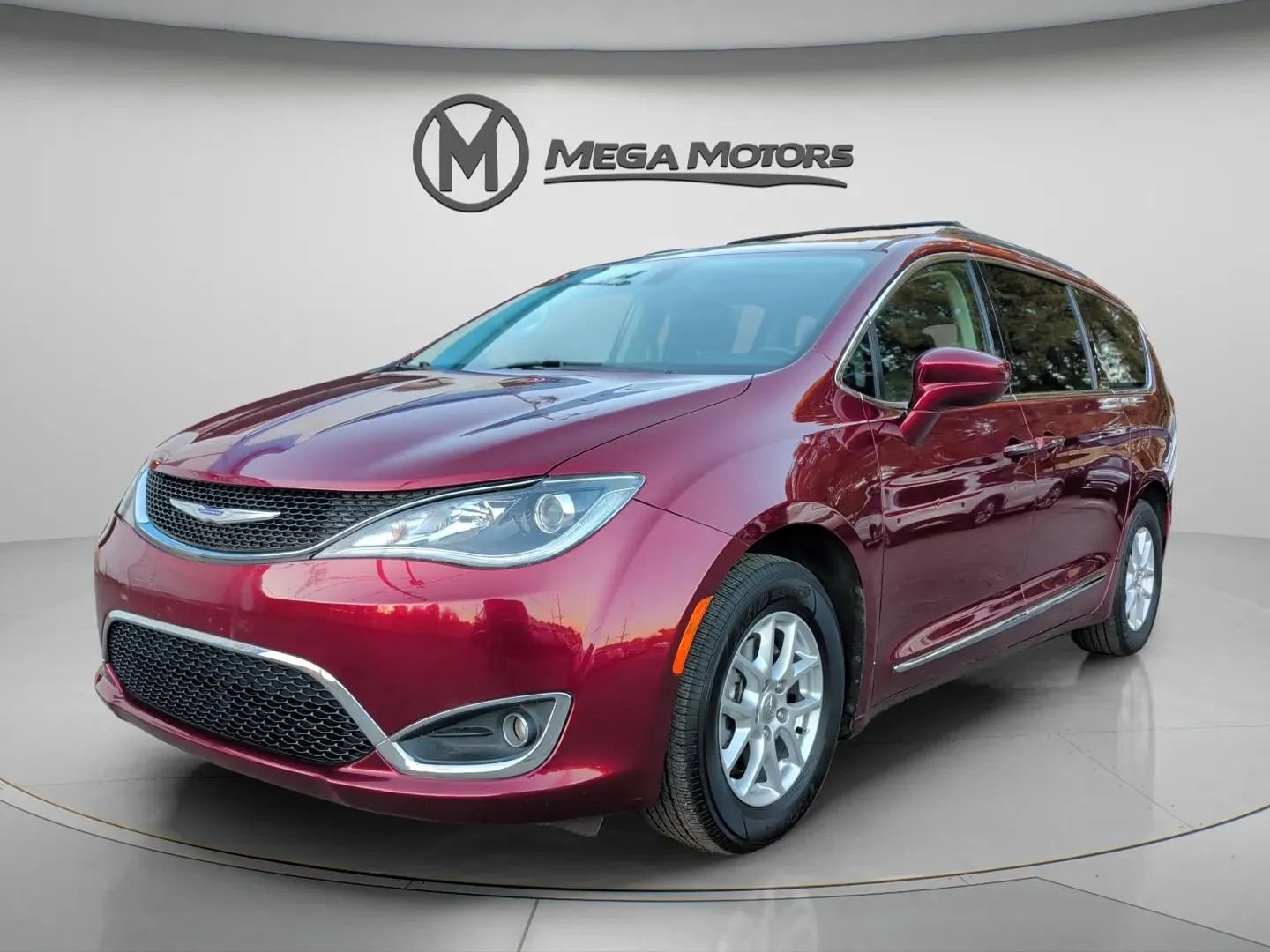 Used 2020 Chrysler Pacifica Touring-L FWD image 1