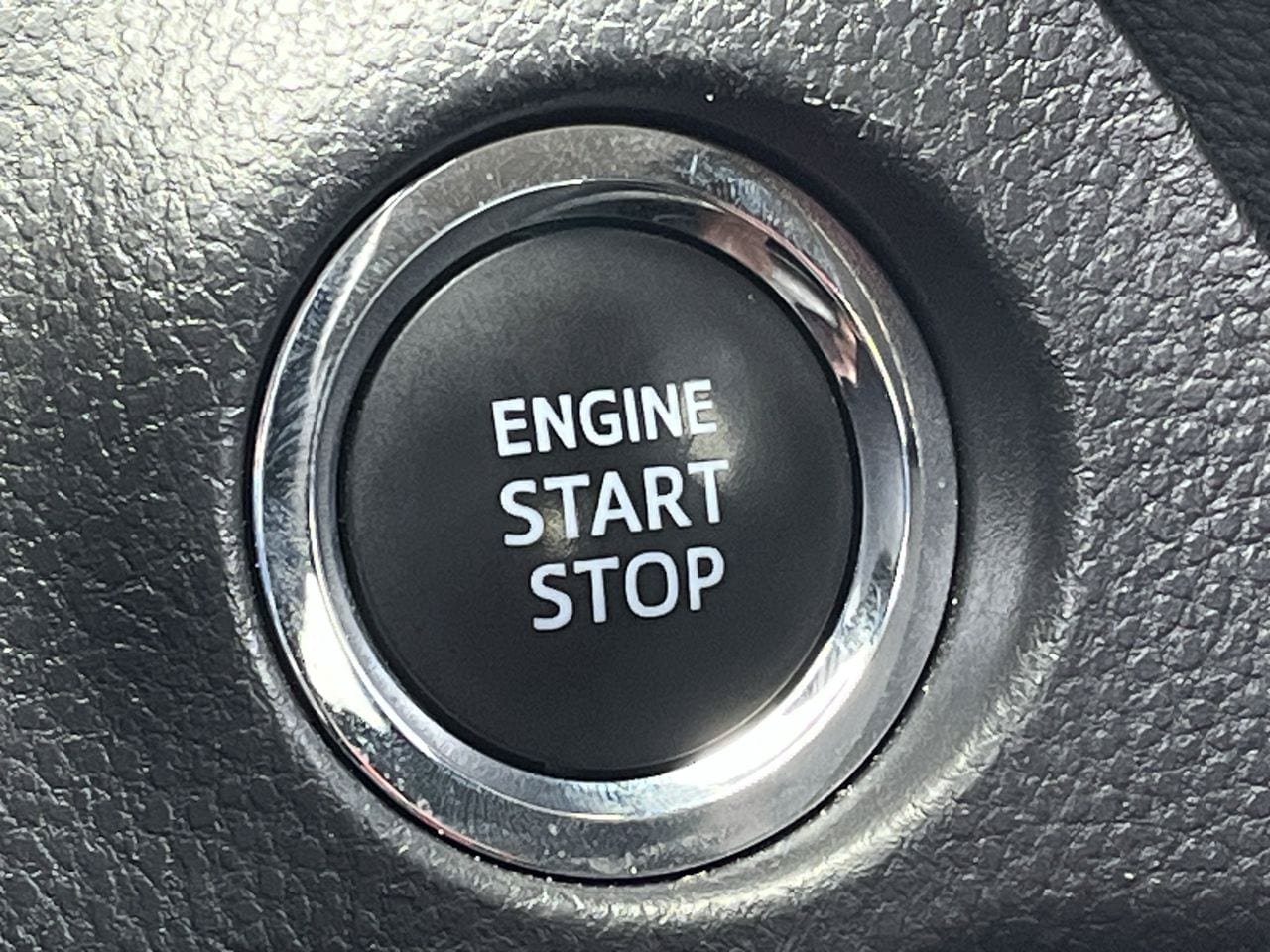 Used 2025 Toyota RAV4 XLE FWD image 19