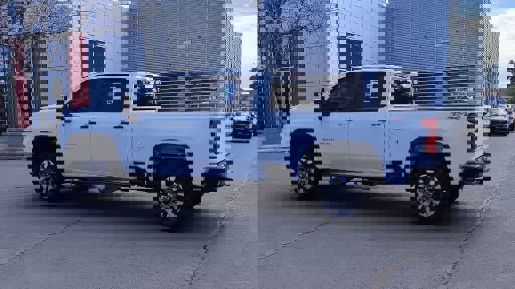 Used 2023 Chevrolet Silverado 2500 Custom w/ Custom Value Package AWD/4WD image 6