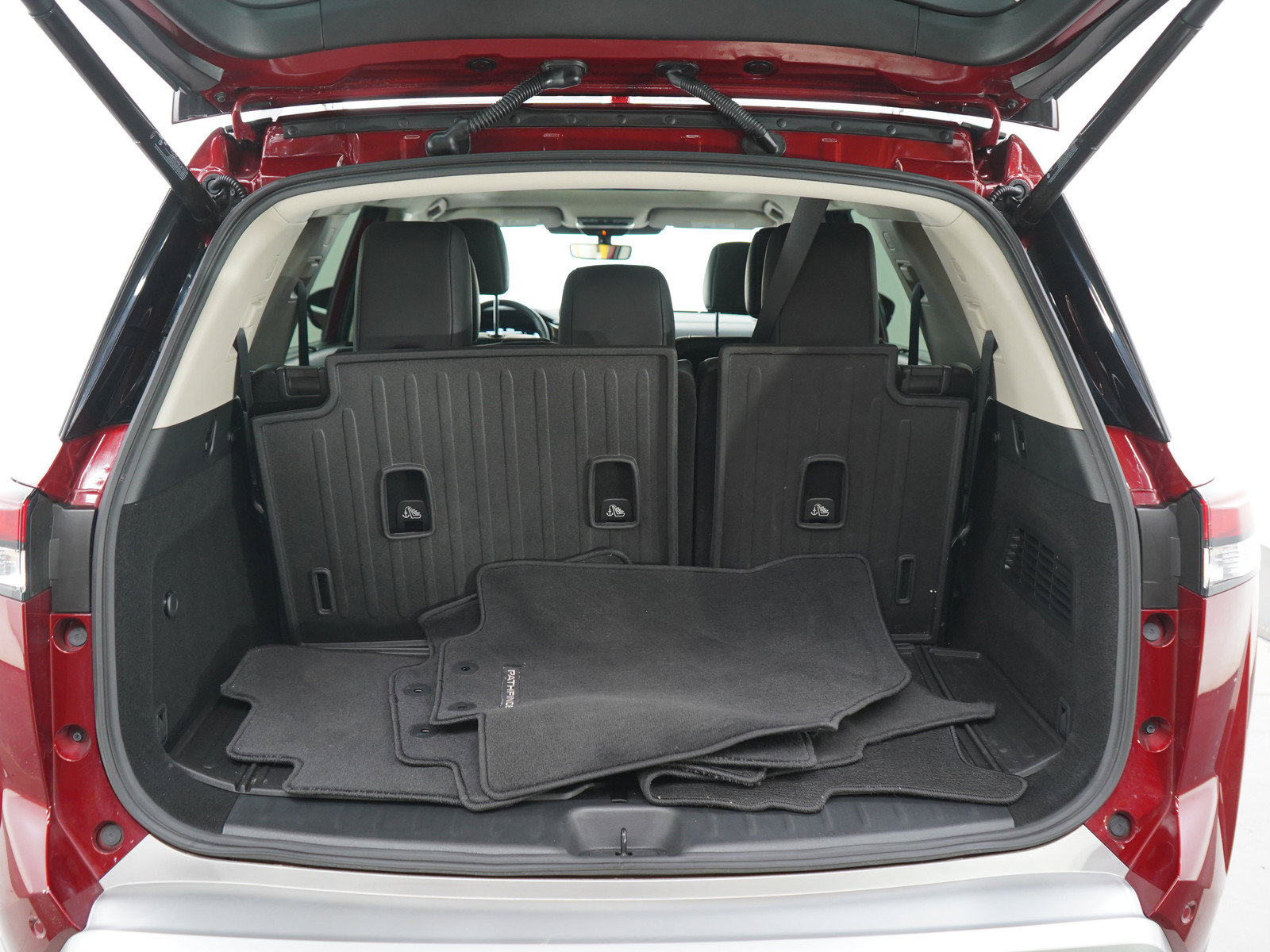 Used 2025 Nissan Pathfinder Platinum w/ Cargo Package AWD/4WD image 17